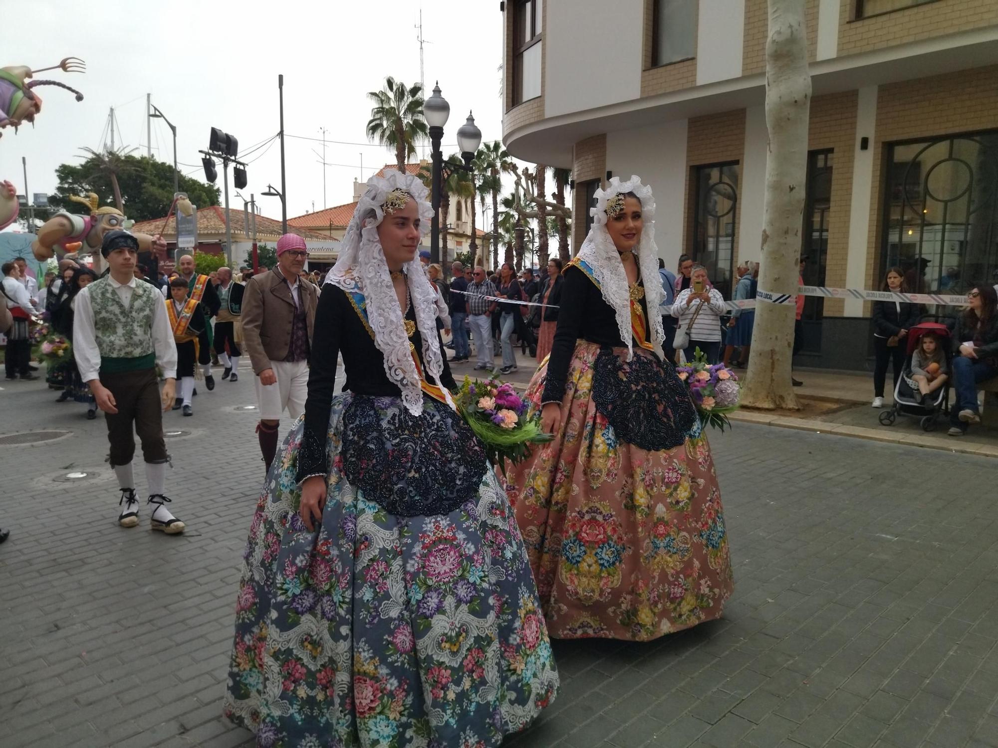 Puntual y diligente: magnífica ofrenda en las Fallas de Dénia (imágenes)