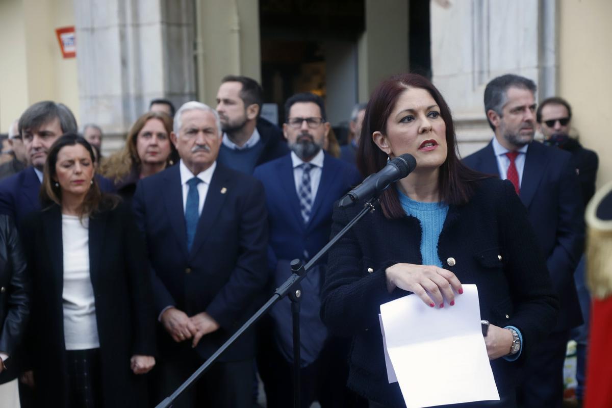 Málaga celebra el 44 aniversario de la Carta Magna con el izado de la bandera en la plaza de la Constitución