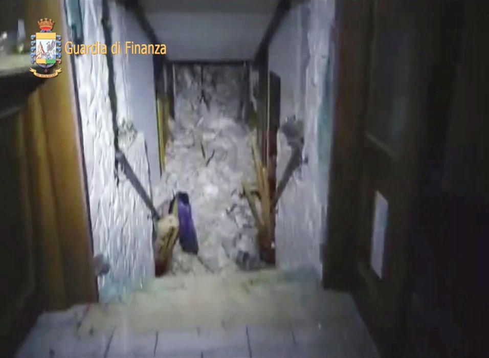 Una avalancha de nieve sepulta un hotel en Italia
