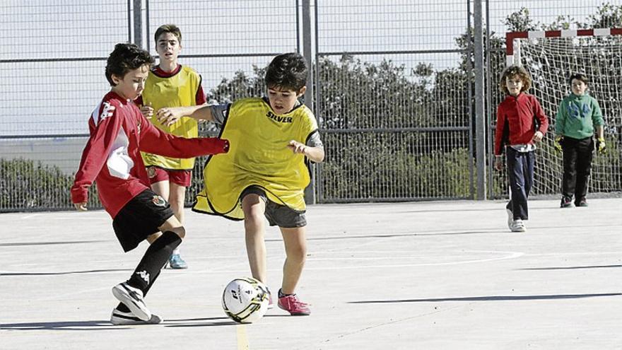Fútbol y paella en buena compañía en Cáceres