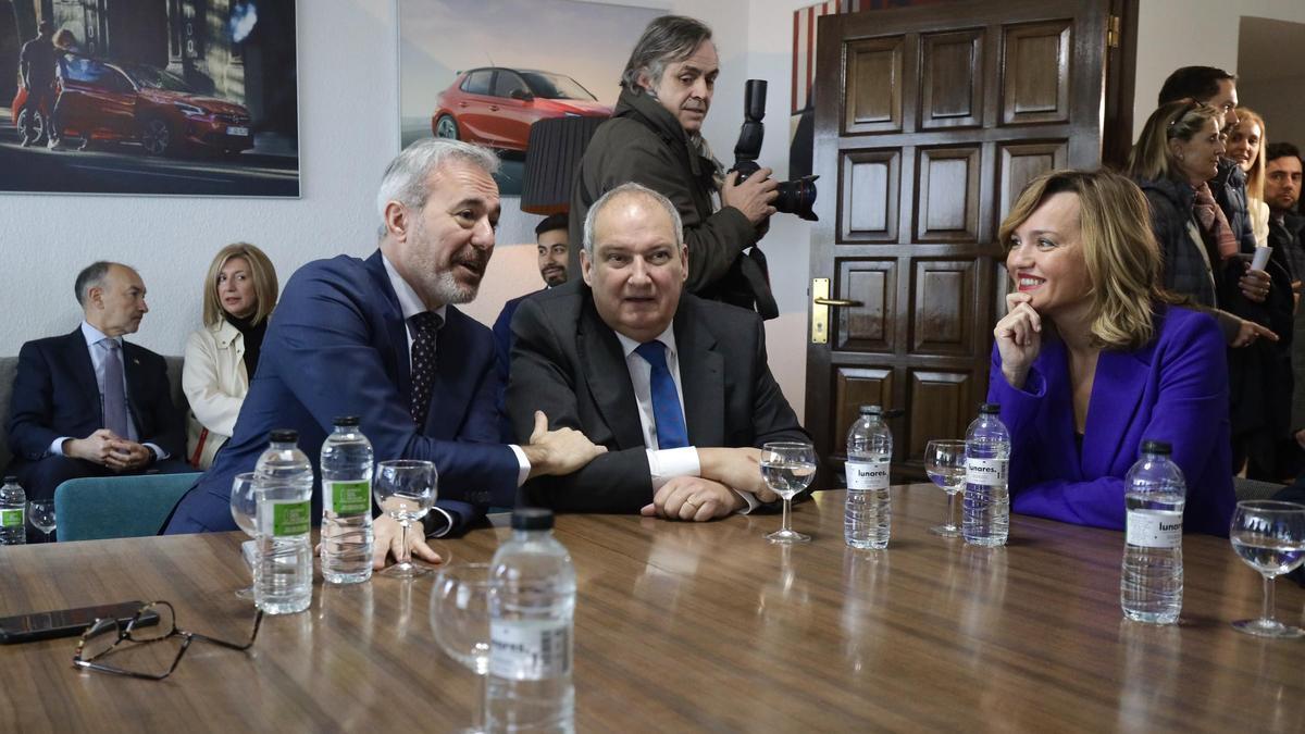 Jorge Azcón, Jordi Hereu y Pilar Alegría, en la visita a Stellantis el pasado mes de mayo.