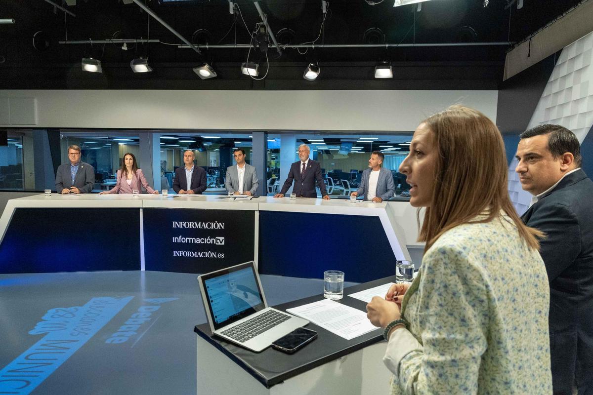Un momento del debate presentado y moderado por los periodistas Rubén Míguez y Mar Oncina