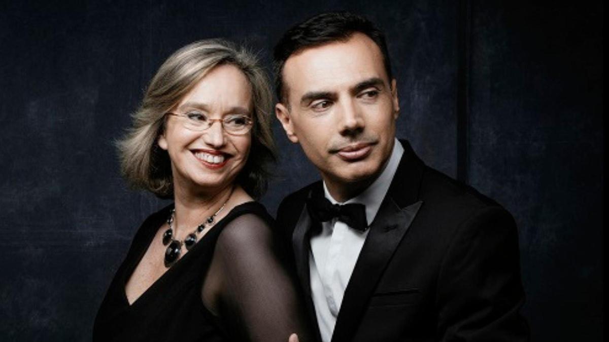 Carles &amp; Sofia Piano Duo.