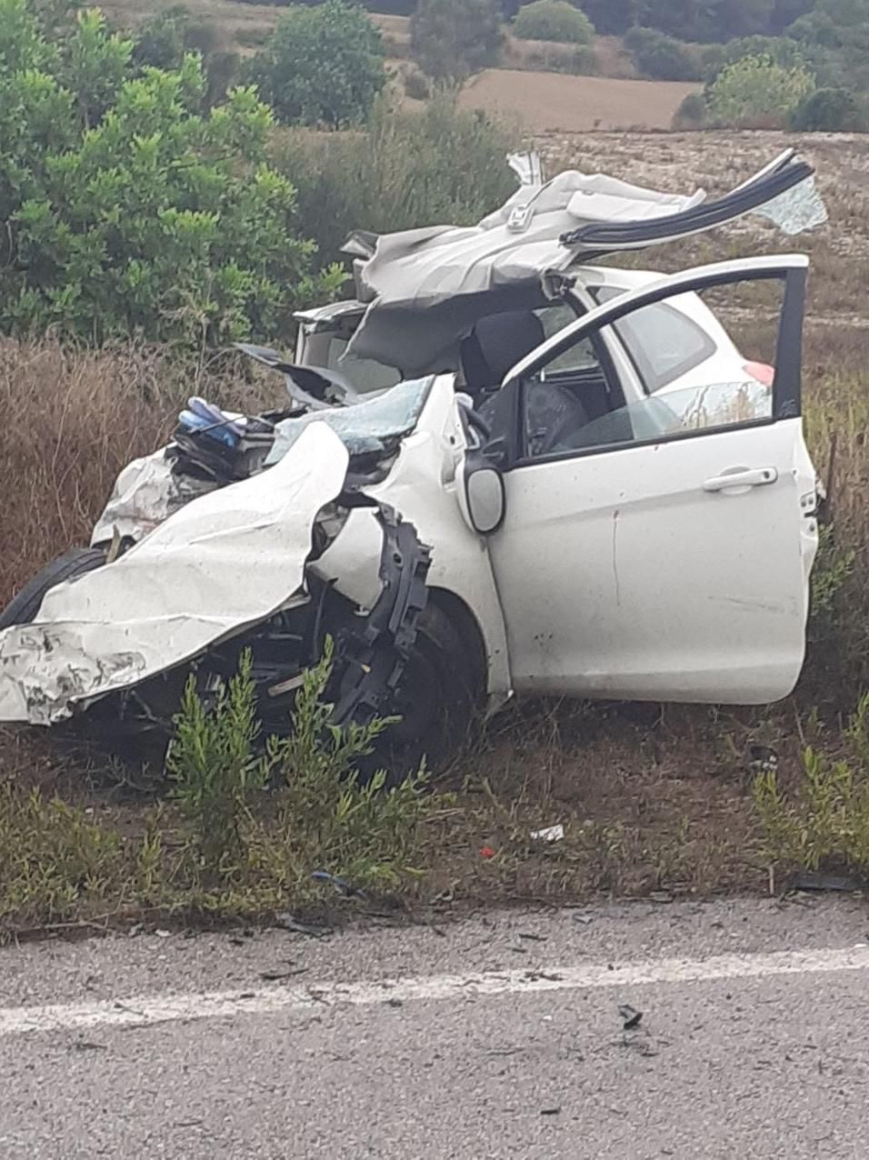 Accidente mortal: Dos jóvenes de 19 y 20 años mueren al chocar contra un camión en la carretera de Manacor