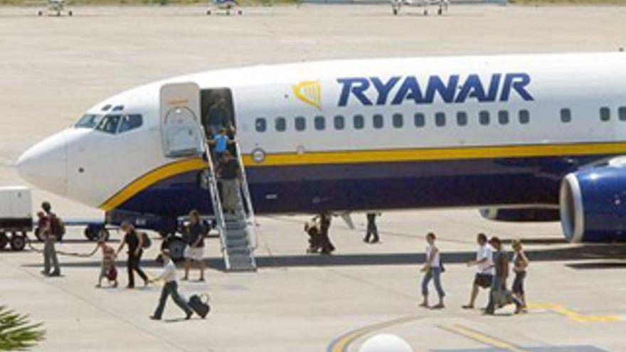 Ryanair amenaza con cerrar mañana su base en Valencia