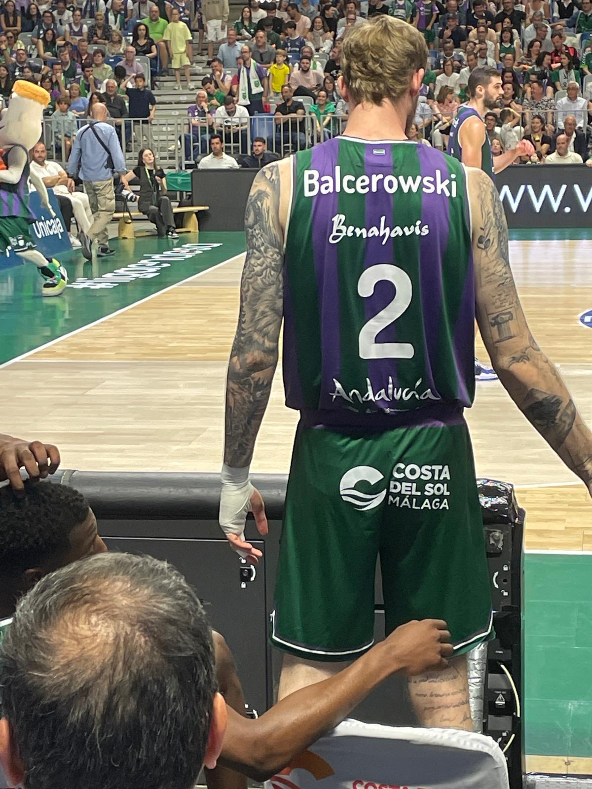 Olek Balcerowski se llevó este domingo un notable vendaje.