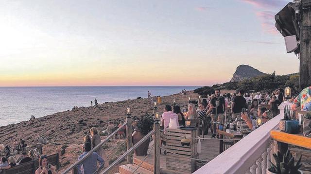 El momento del atardecer es mágico desde Hostal La Torre. | | HOSTAL LA TORRE