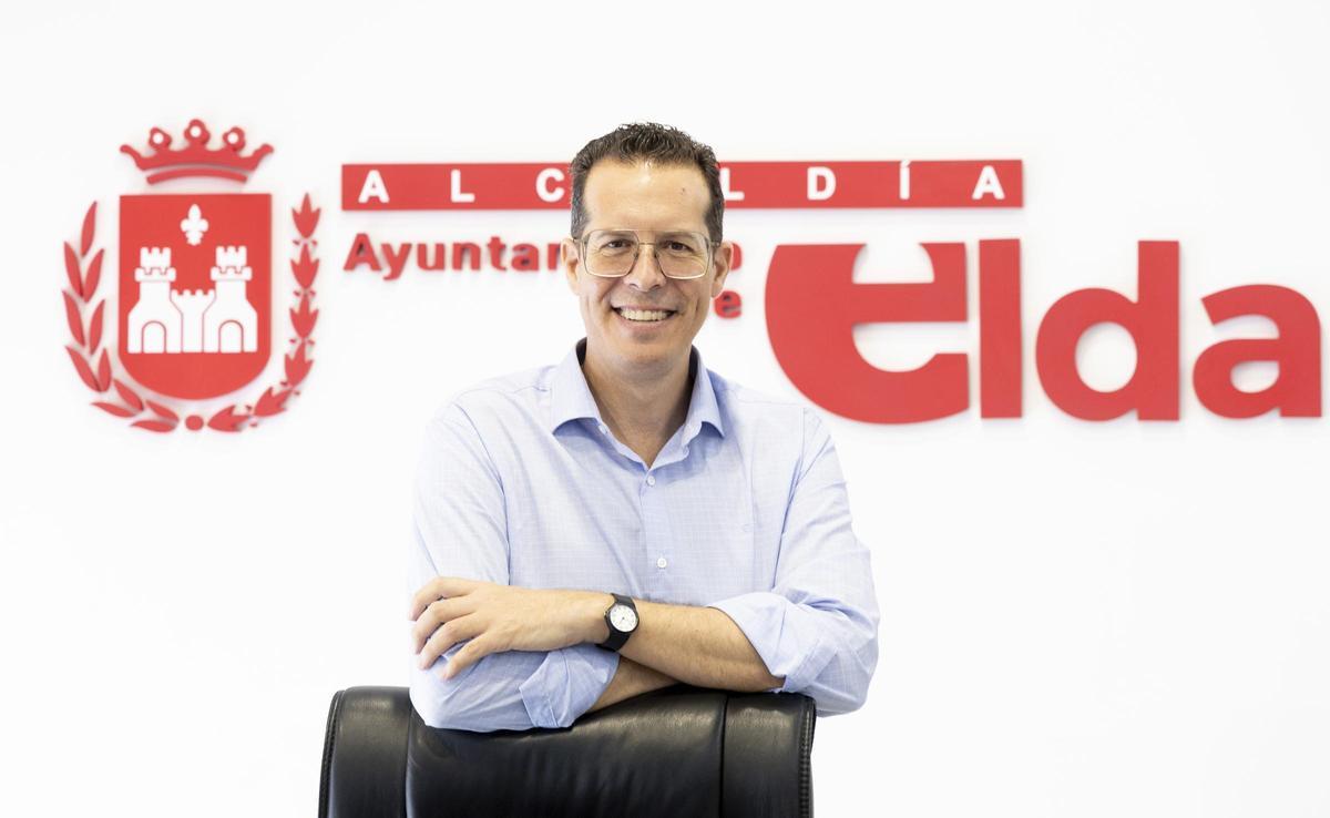 El edil asegura que este reconocimiento es una herramienta para atraer visitantes de todo el mundo, lo que servirá para dinamizar el comercio local y la hostelería.| Pilar Cortés