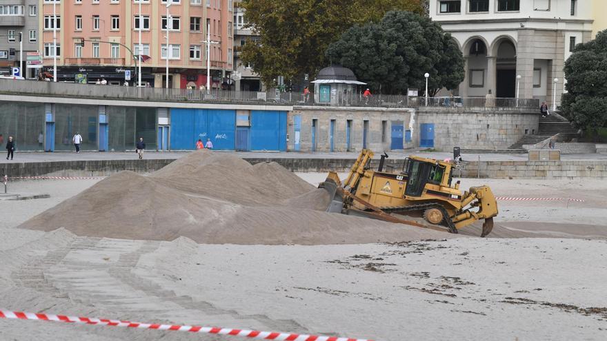 La duna de Riazor toma forma con la llegada de las primeras alertas el otoño en A Coruña