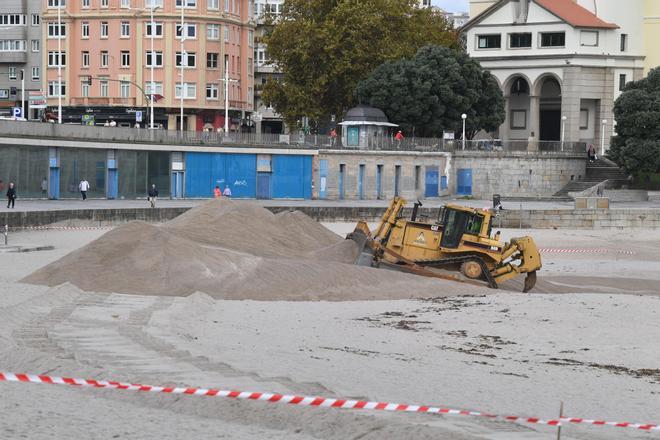 La duna de Riazor toma forma con la llegada de las primeras alertas el otoño en A Coruña