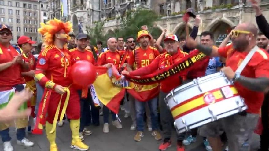 Aficionados españoles y portugueses ambientan la previa de la final de la UEFA Nations League en Múnich