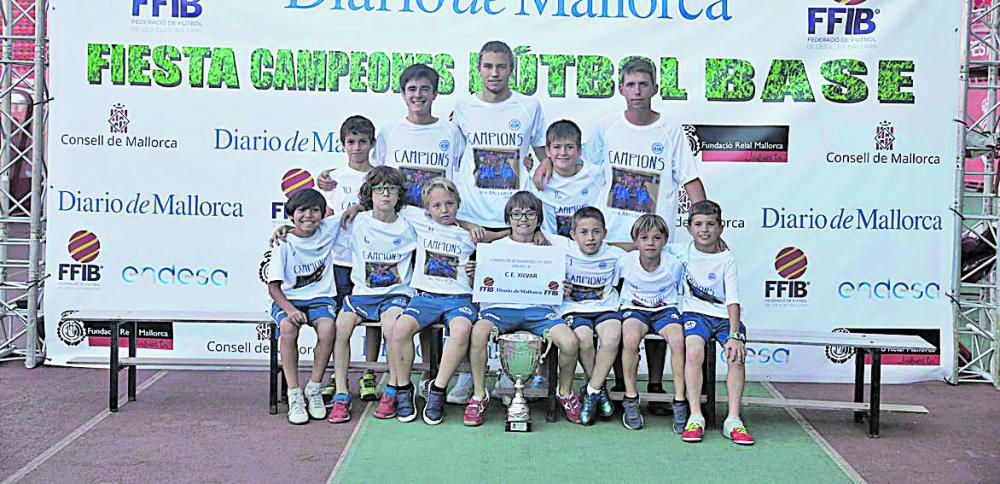 CAMPEÓN: Xilvar. Benjamín Primer Año Liga A