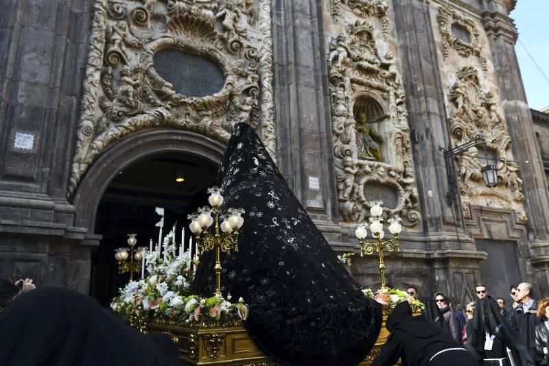 Acto de la Virgen de la Soledad ante el Cristo de la Cama