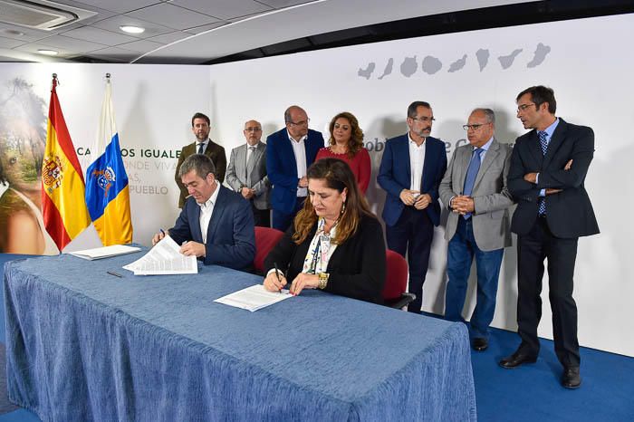 Firma del convenio del Plan de Infraestructuras ...