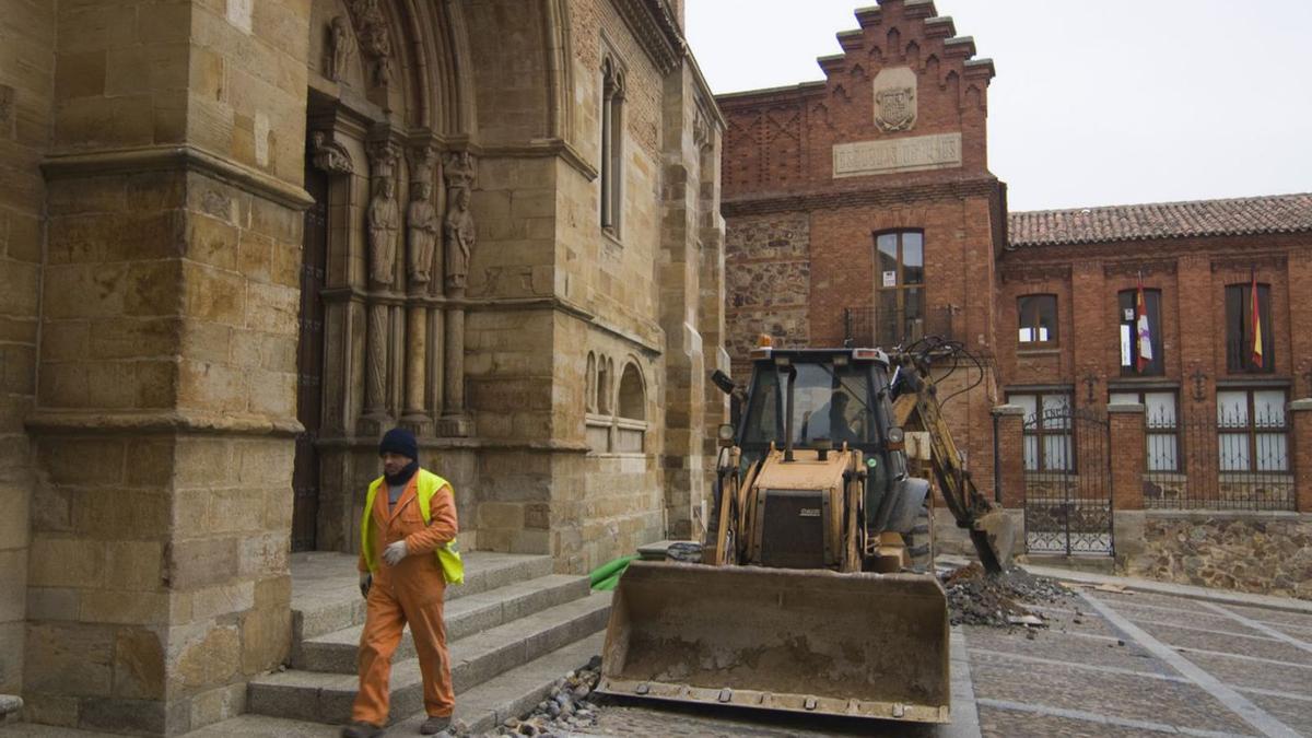 Canalización de fibra óptica para el Ayuntamiento de l plaza del Grano ejecutada en 2010. | J. A. G.