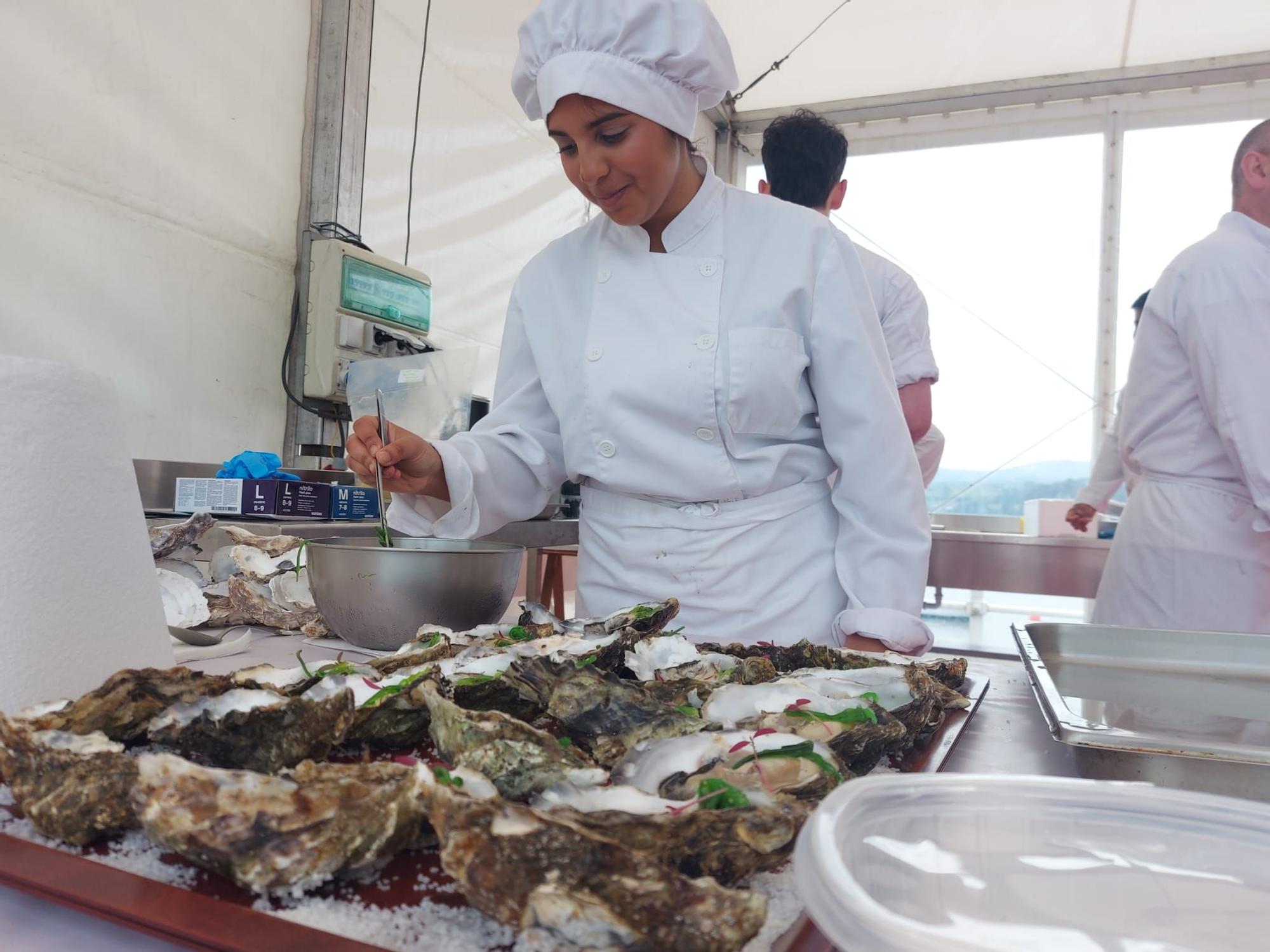 En imágenes: El festival gastronómico "Somos la ostra" llena Castropol