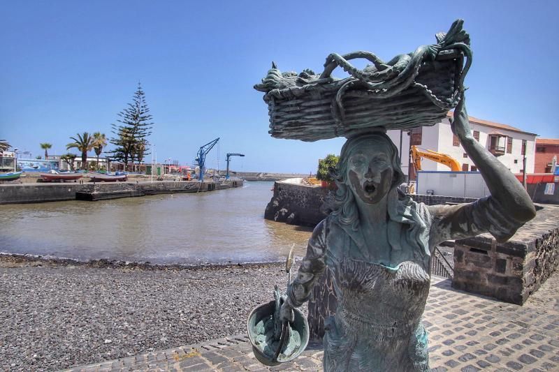 Vertido incontrolado de las obras anexas al muelle Puerto de la Cruz 25/05/20  | 25/05/2020 | Fotógrafo: María Pisaca Gámez