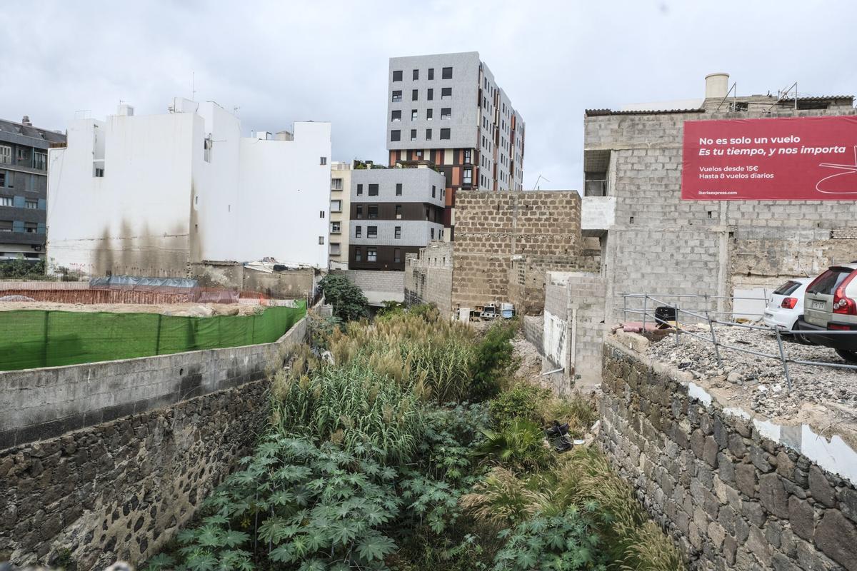 Tramo del barranco de La Ballena por donde discurrirá el bulevar tras la demolición.