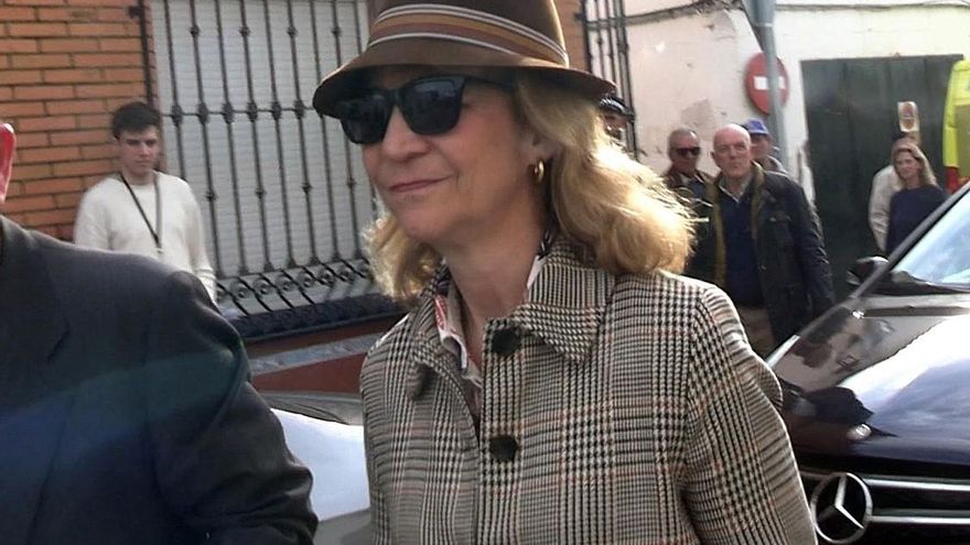 La Infanta Elena disfruta de una tarde de toros en Guillena