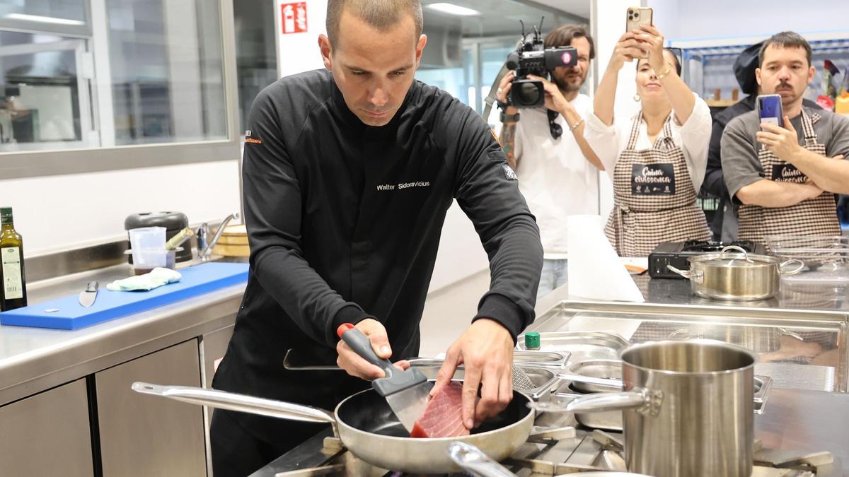 Walter Sidoravicius, chef de Omakase by Walt, en una clase magistral en Ibiza