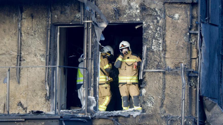 La investigación se centra en la causa del incendio, pero sobre todo en la rapidísima propagación