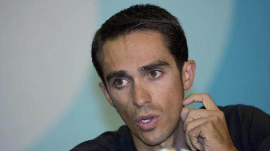 El ciclista Alberto Contador en rueda de prensa