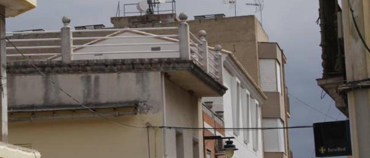 Más de 500 vecinos de Rafelguaraf exigen la retirada de una antena de telefonía