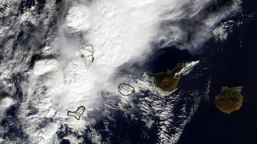 Llega la tormenta: granizo, lluvias abundantes y más de mil rayos en Canarias