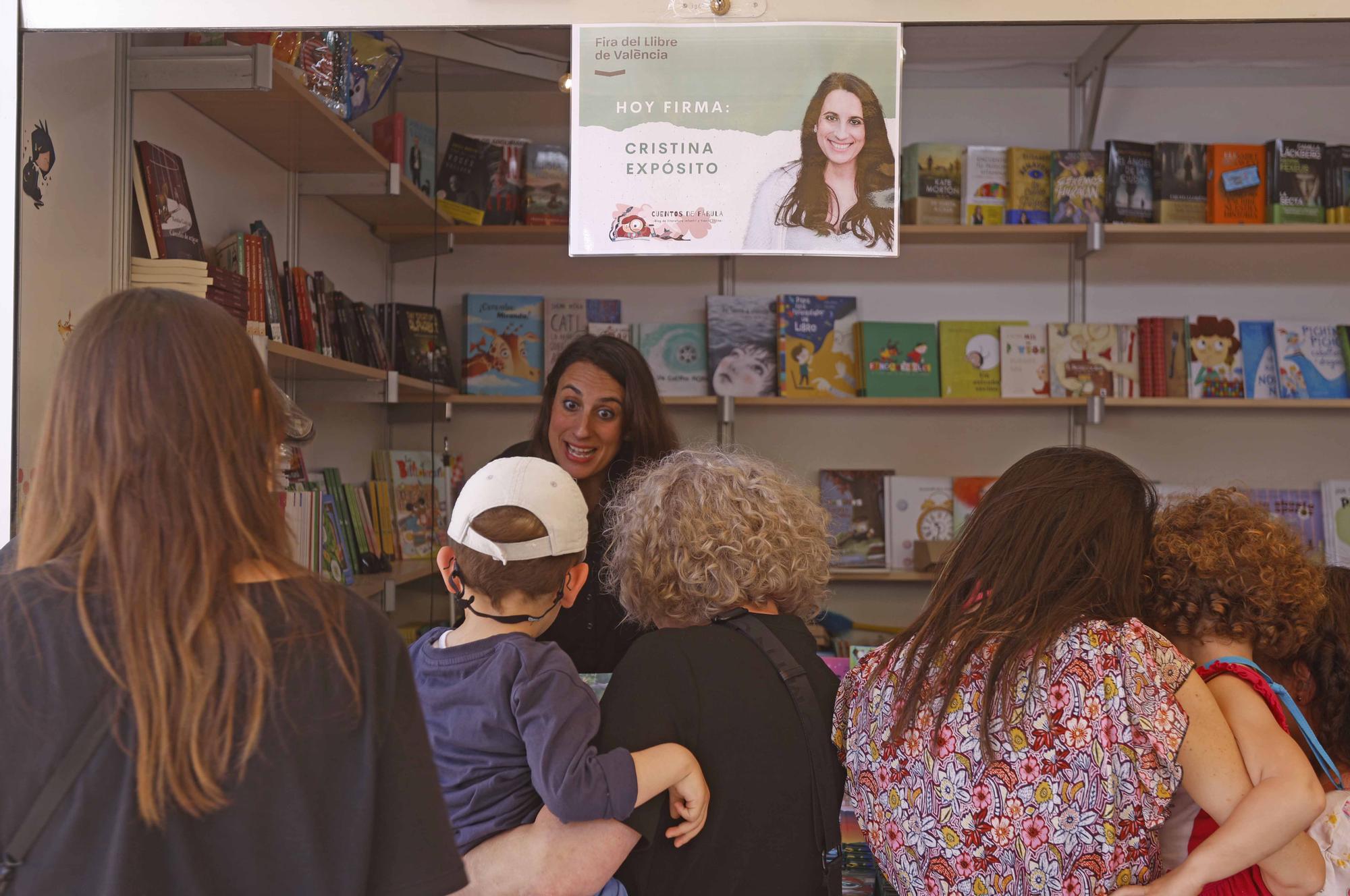 Llenazo de domingo en la Fira del Llibre