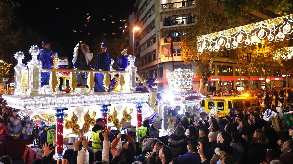 La Cabalgata de Reyes recorre las calles de Córdoba