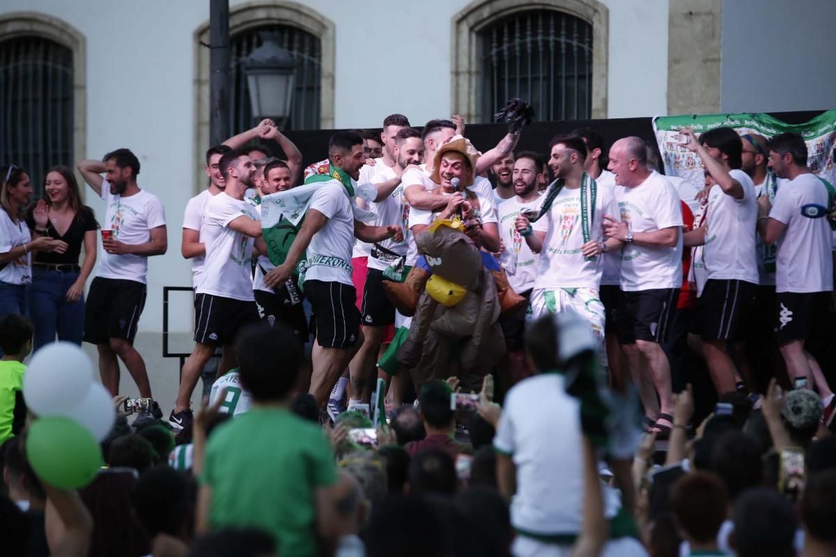 El Córdoba CF Futsal celebra el ascenso en Las Tendillas