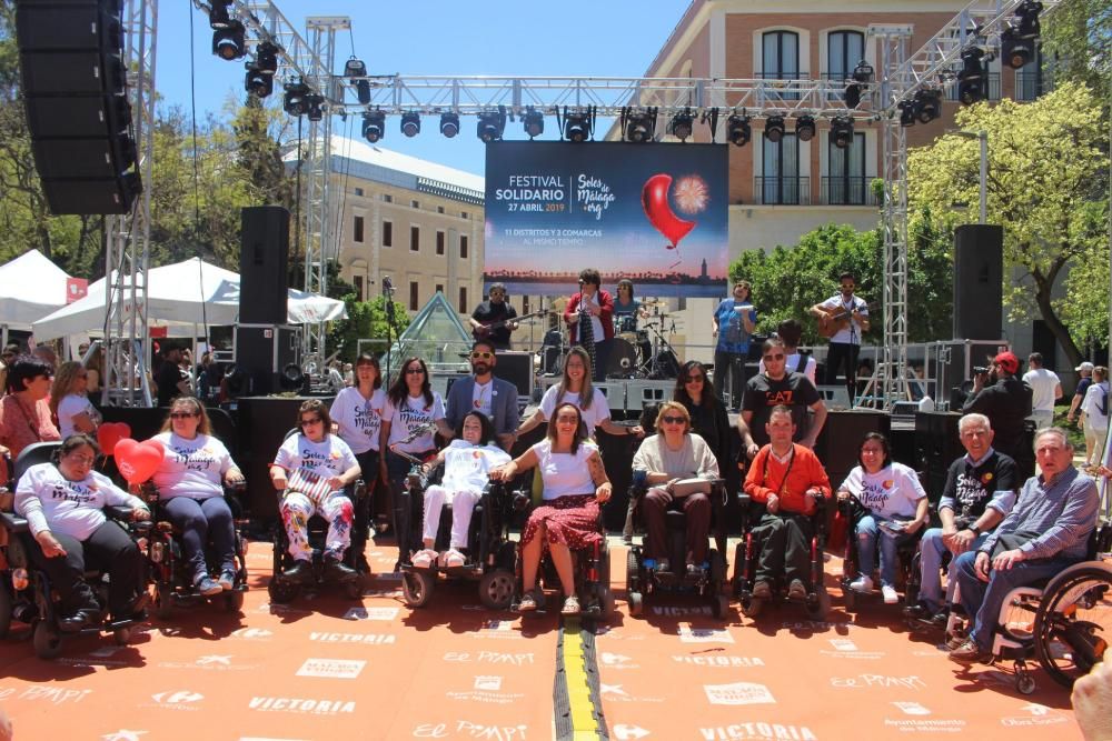 Las imágenes del festival solidario Soles de Málaga en la calle Alcazabilla.