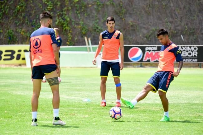 Entrenamiento de la UD Las Palmas en Barranco ...