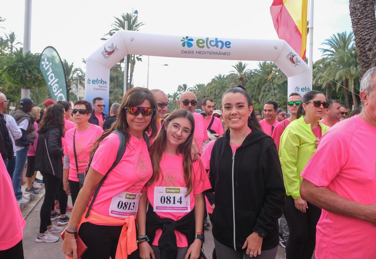 Las mejores imágenes de la carrera y marcha contra el cáncer de mama en ...