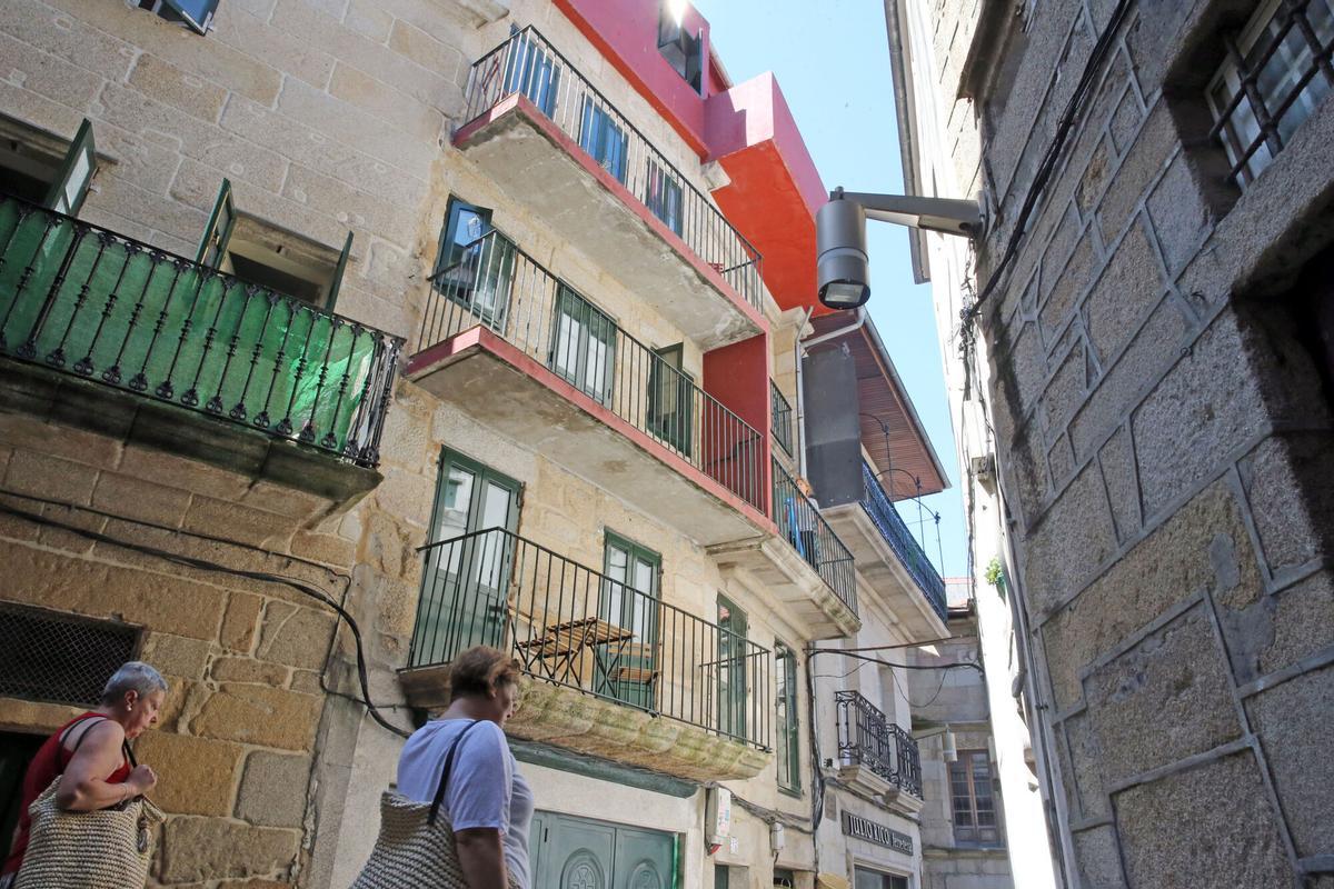 Edificio con pisos turísticos en el Casco Vello de Vigo.