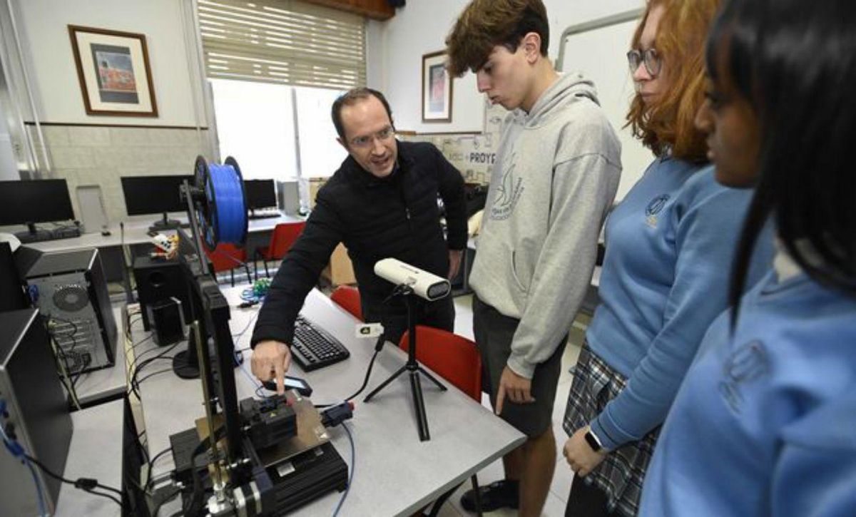 Alumnado del CPR Niño Jesús de Praga, durante la clase de programación. | P. Gamarra