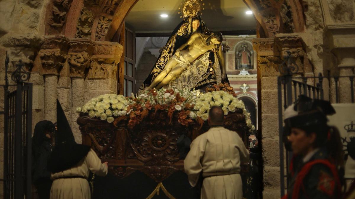 Vuelve a ver aquí la Procesión de Nuestra Madre de las Angustias de Zamora