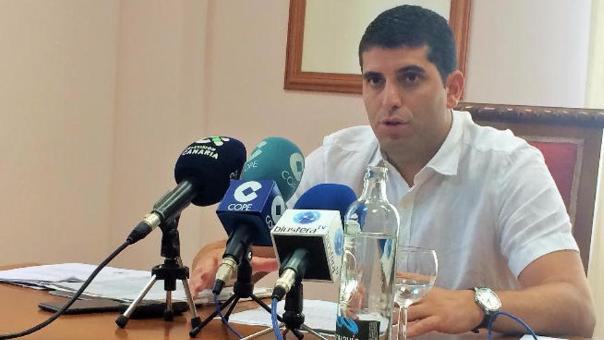 Benjamín Perdomo ayer durante la rueda de prensa en el Cabildo.