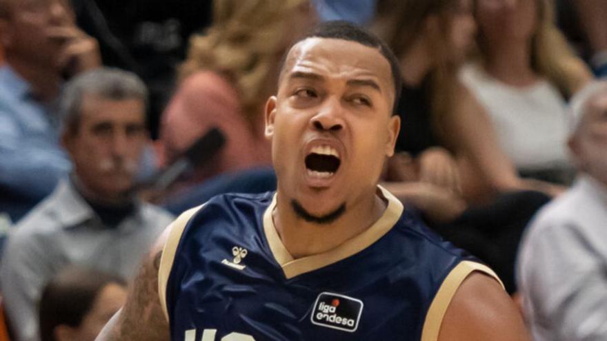 Troy Caupain, del UCAM Murcia, ante el Valencia Basket.  | ACB PHOTO/M.A. POLO