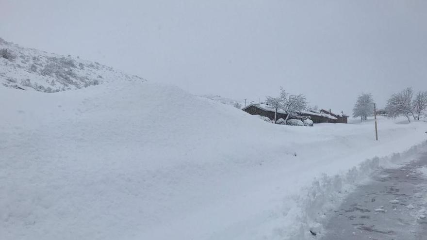 La borrasca &quot;Daniel&quot; deja nevadas e intensas lluvias en Asturias