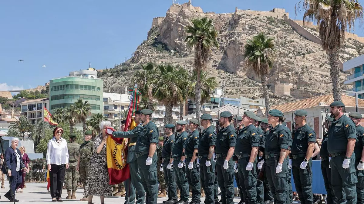 Más de mil personas refrendan su compromiso con España en Alicante