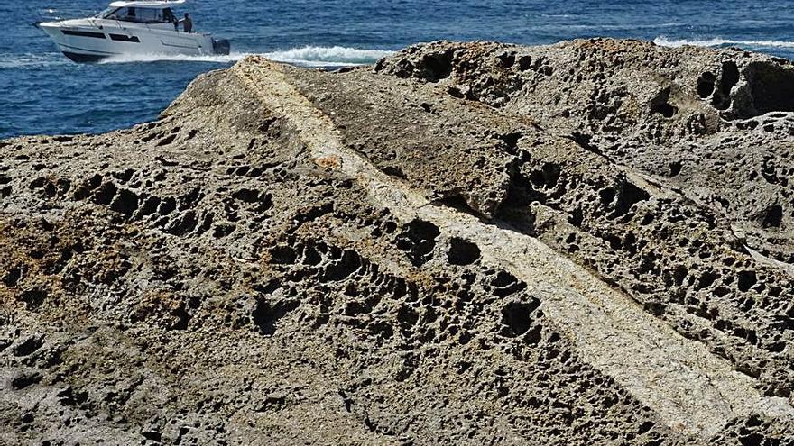 Aflorament de roca granítica amb erosió alveolar | DACO