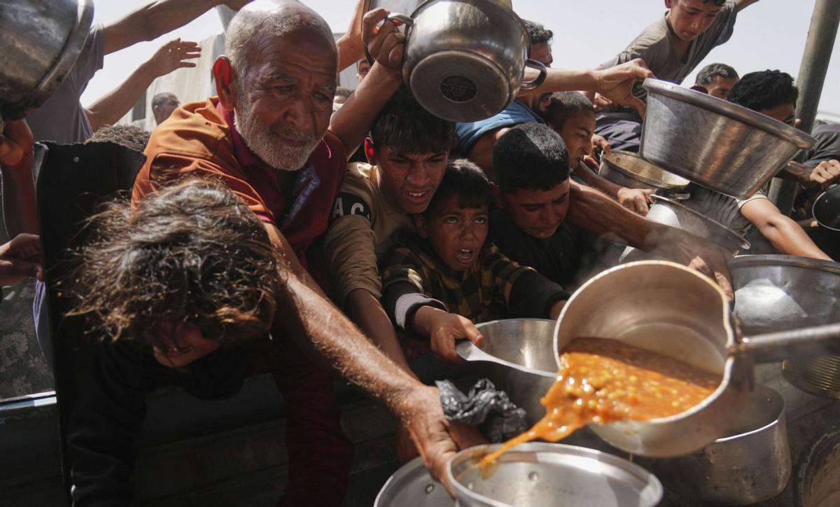 Israel vol militaritzar el repartiment de l’ajuda a Gaza després d’imposar la fam Israel vol militaritzar el repartiment de l’ajuda a Gaza després d’imposar la fam