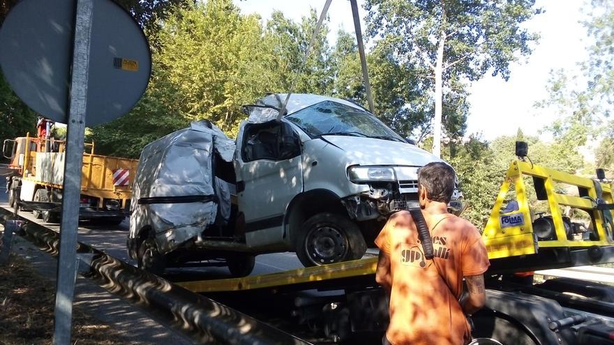 Accident de trànsit amb la sortida de via d&#039;una furgoneta a Colomers