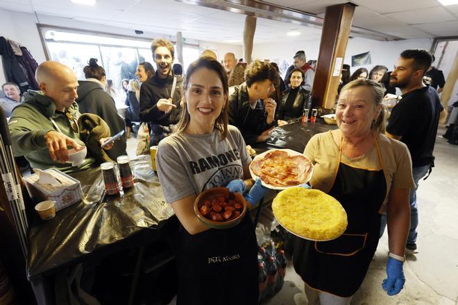 Comida, vino y mucha música: así se vive el San Blas en Vigo
