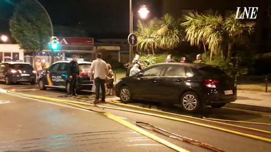 Un cortocircuito, posible causa del espectacular incendio que obligó a desalojar a 200 personas en Gijón