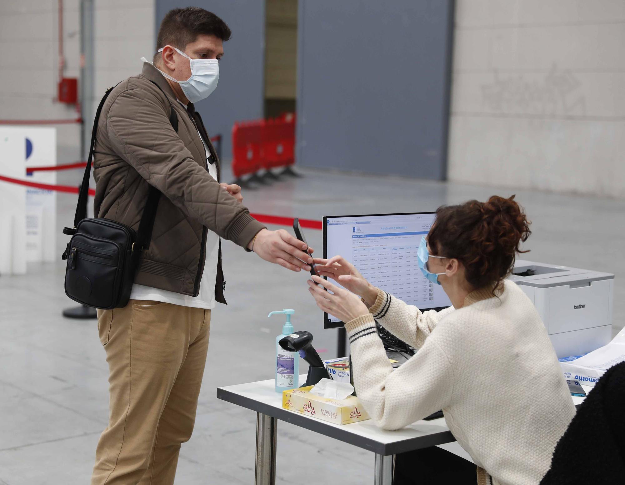 Los sanitarios "se pinchan" la cuarta dosis