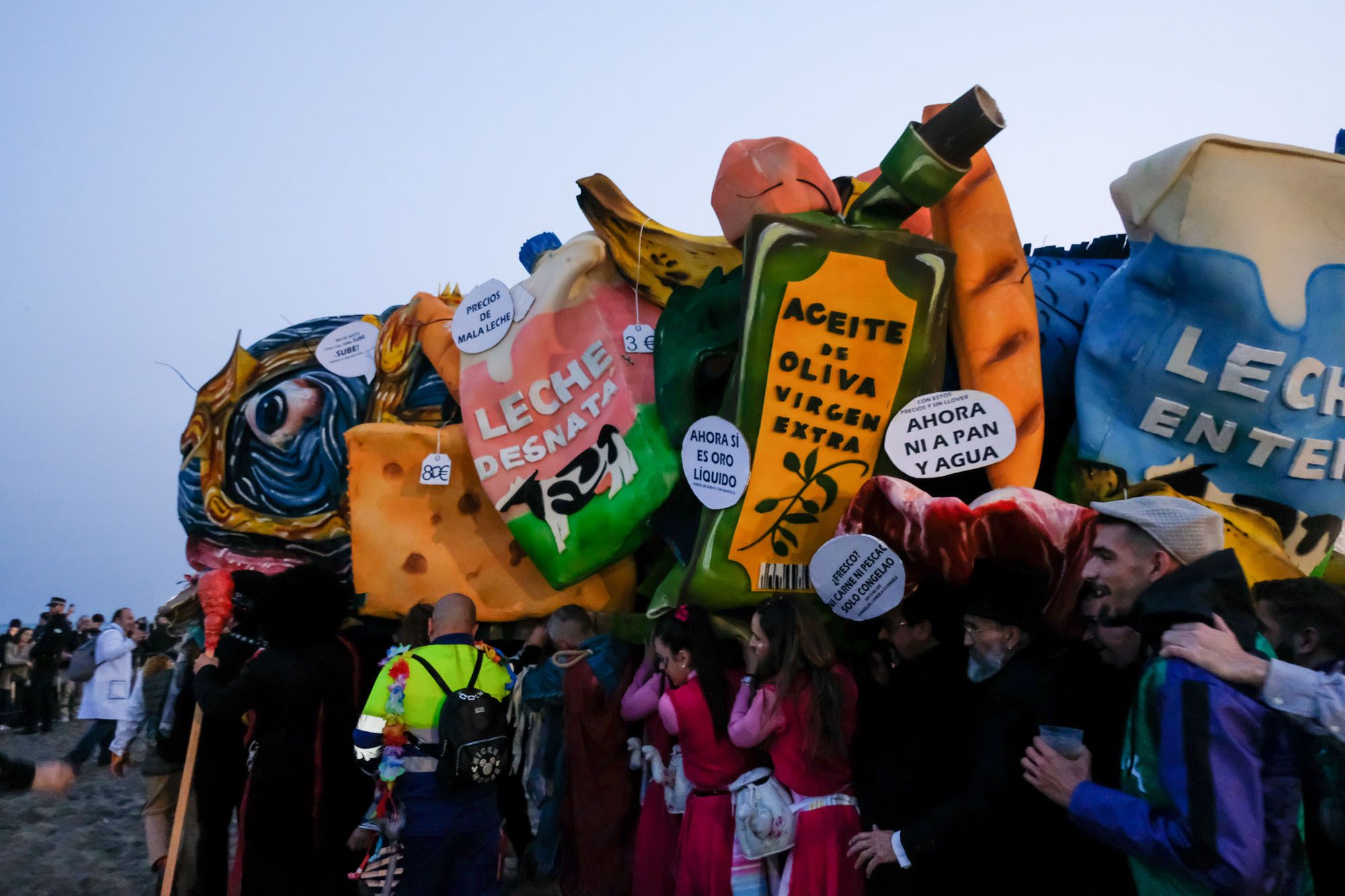 El Entierro del Boquerón del Carnaval de Málaga 2023, en imágenes