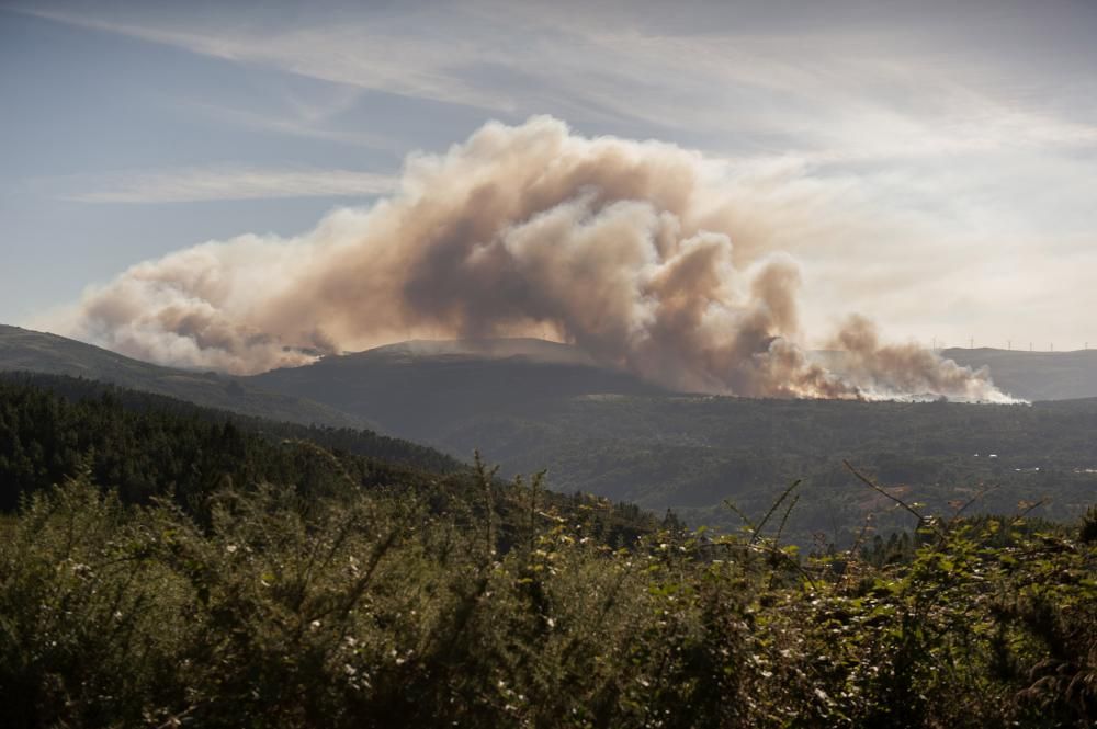 Avión sufre 4 incendios simultáneos