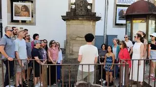 La curiosa performance para reclamar fuentes con agua en el barrio de San Pedro